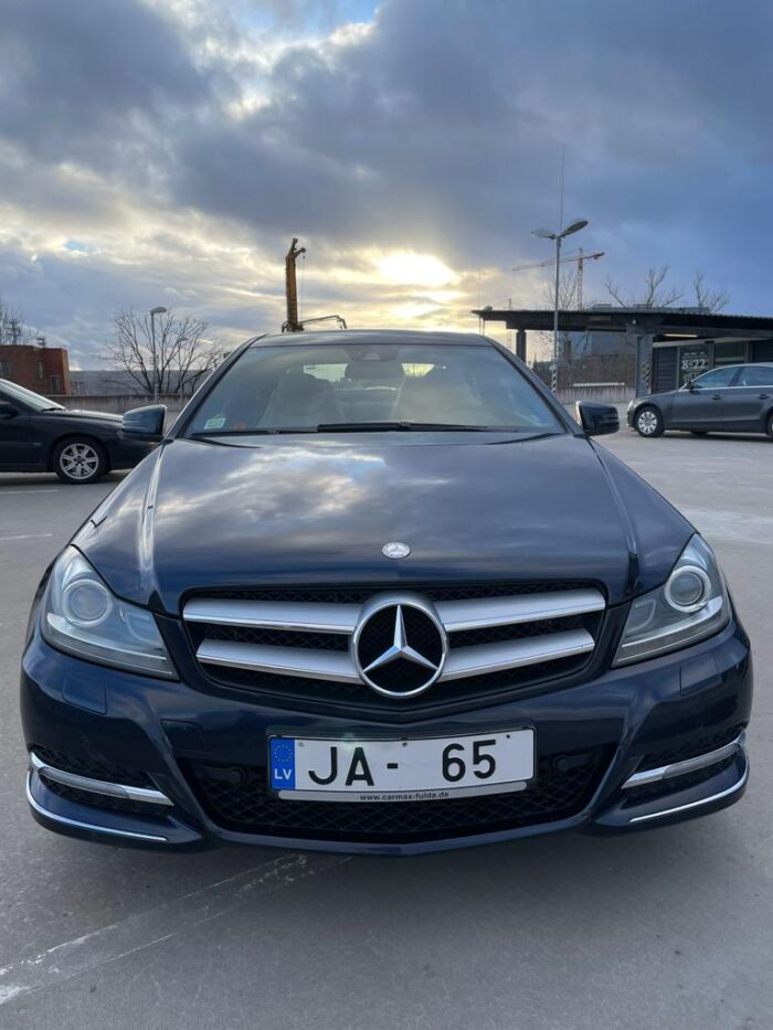 Mercedes Benz C-coupe 220D - Image 3