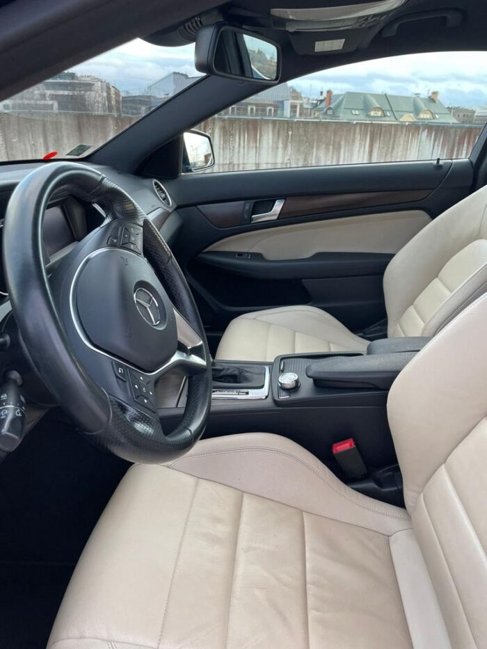 Mercedes Benz C-coupe 220D - Image 10