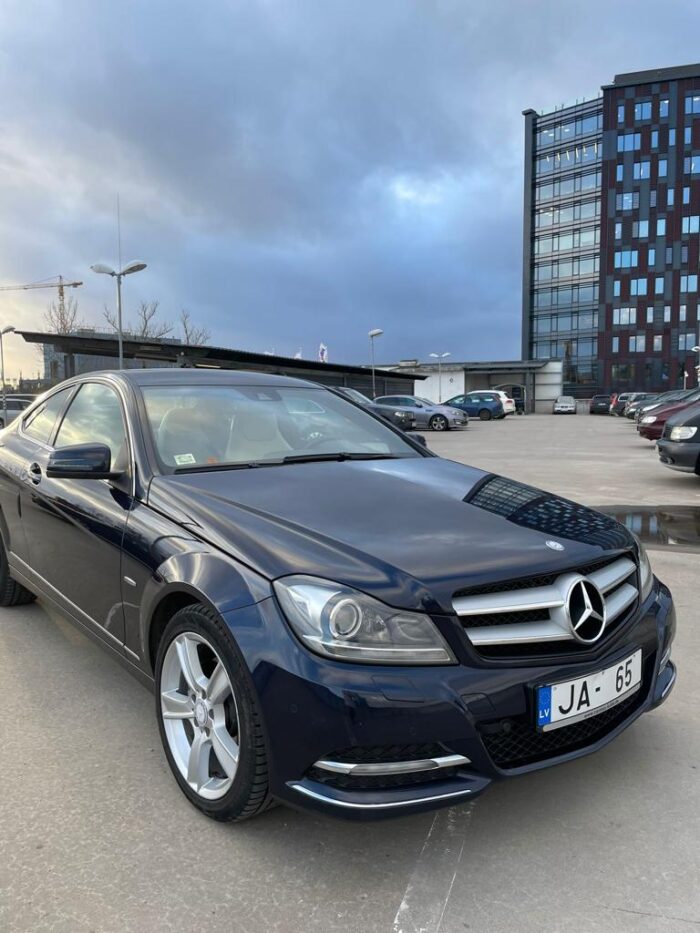 Mercedes Benz C-coupe 220D - Image 2