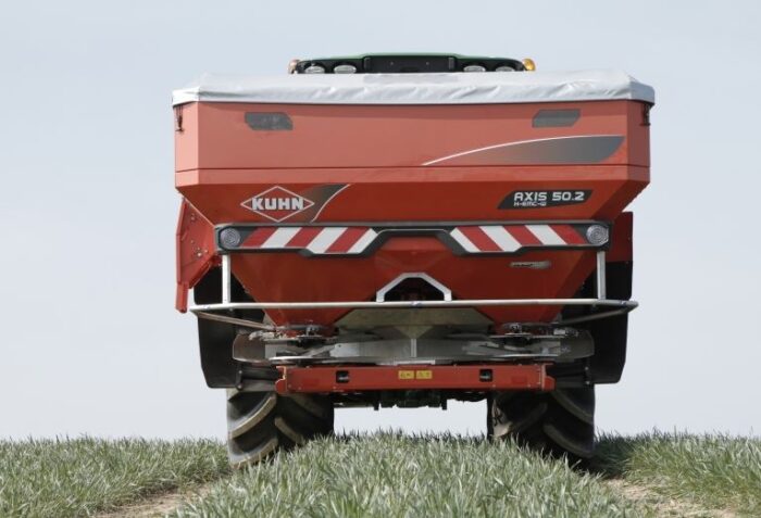 Minerālmēslu izkliedētāji KUHN AXIS - Image 9