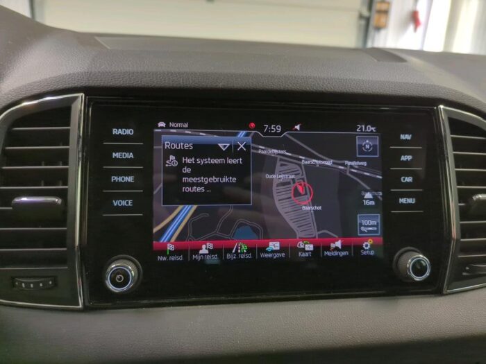 Skoda Karoq 1.5 TSI Sportline Business - Image 9