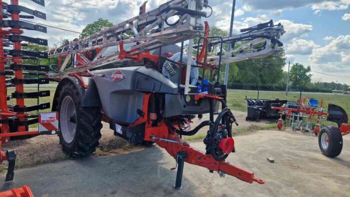 ezgif.com-resize-19 Smidzinātājs KUHN LEXIS 3000 litri / 24 m - Image 2