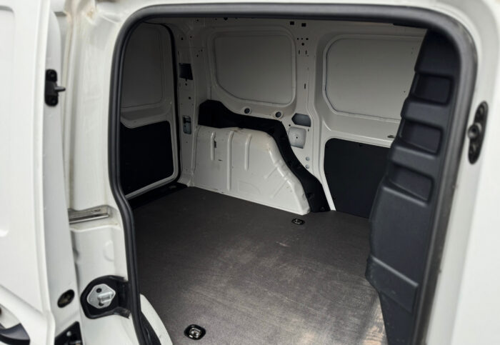 VW Caddy | 2.0 TDI | 2022.gada - Image 9