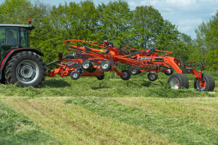 KUHN Vālotājs  ar pacēlāju pa vidu GA 8131 CL - Image 16